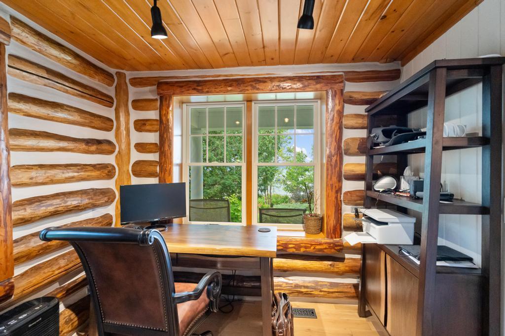 3312 Springwater Beach Road