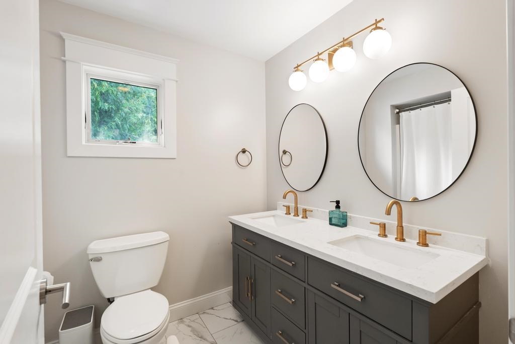 3312 Springwater Beach Road