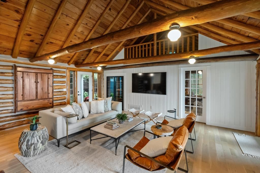 3312 Springwater Beach Road