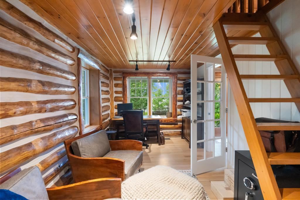 3312 Springwater Beach Road