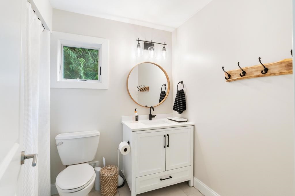 3312 Springwater Beach Road