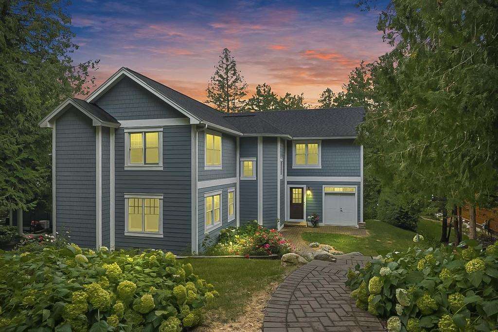 3312 Springwater Beach Road