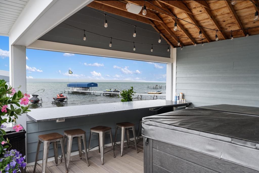 3312 Springwater Beach Road