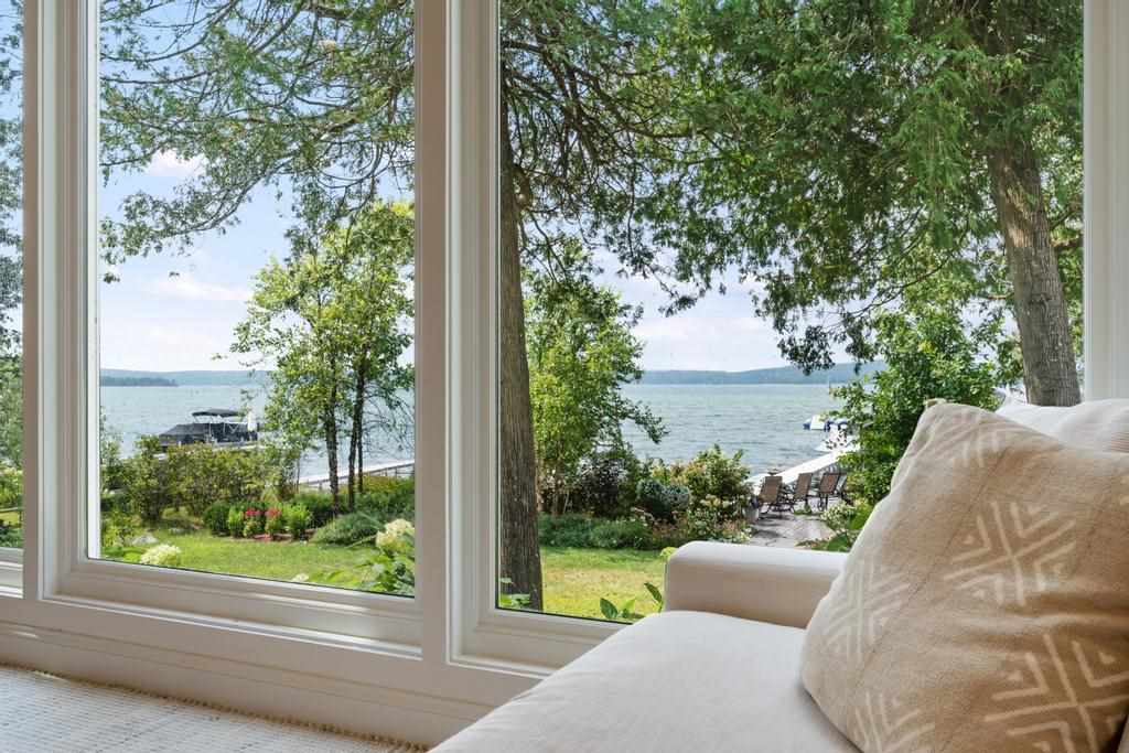 3312 Springwater Beach Road