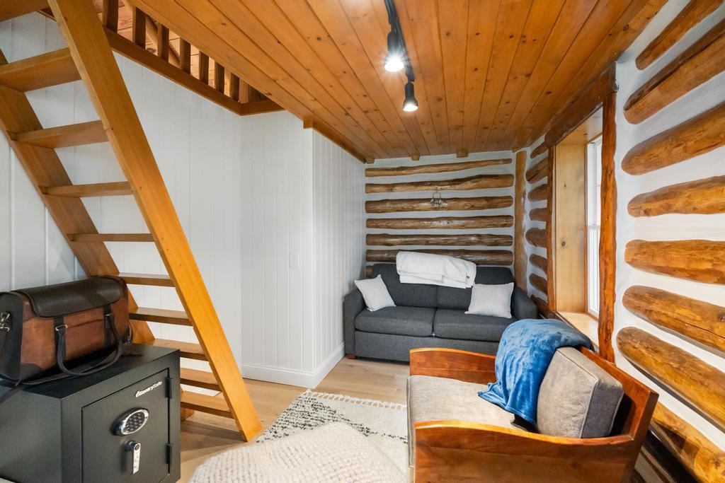 3312 Springwater Beach Road