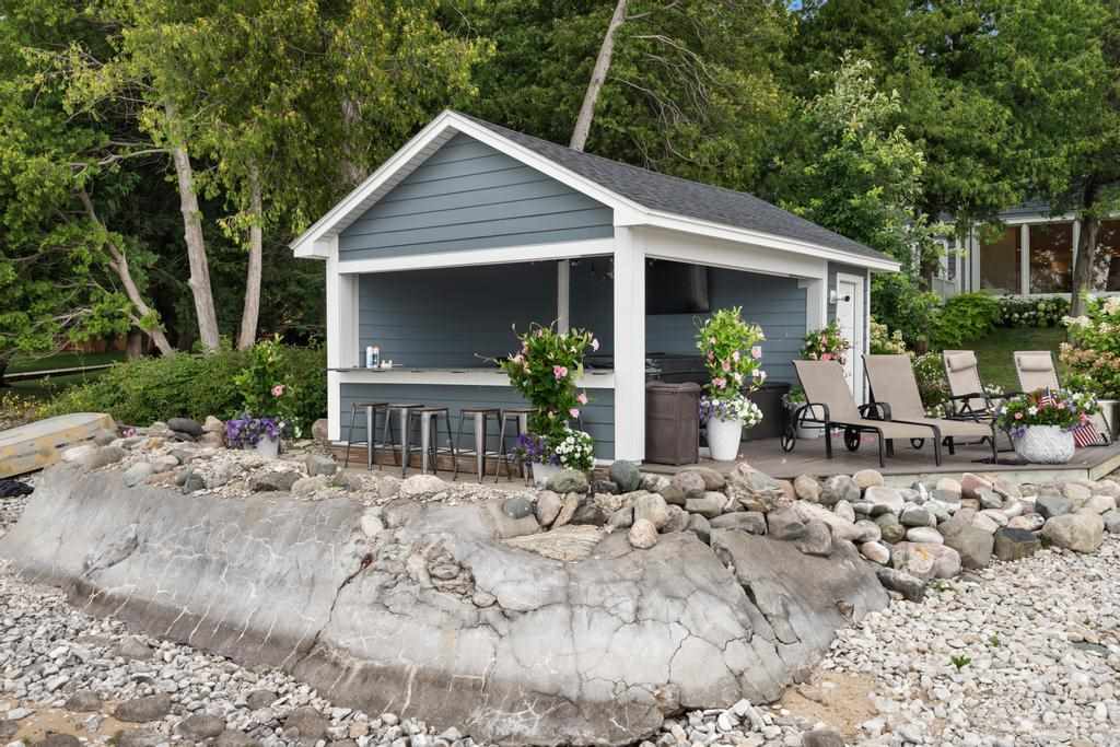 3312 Springwater Beach Road