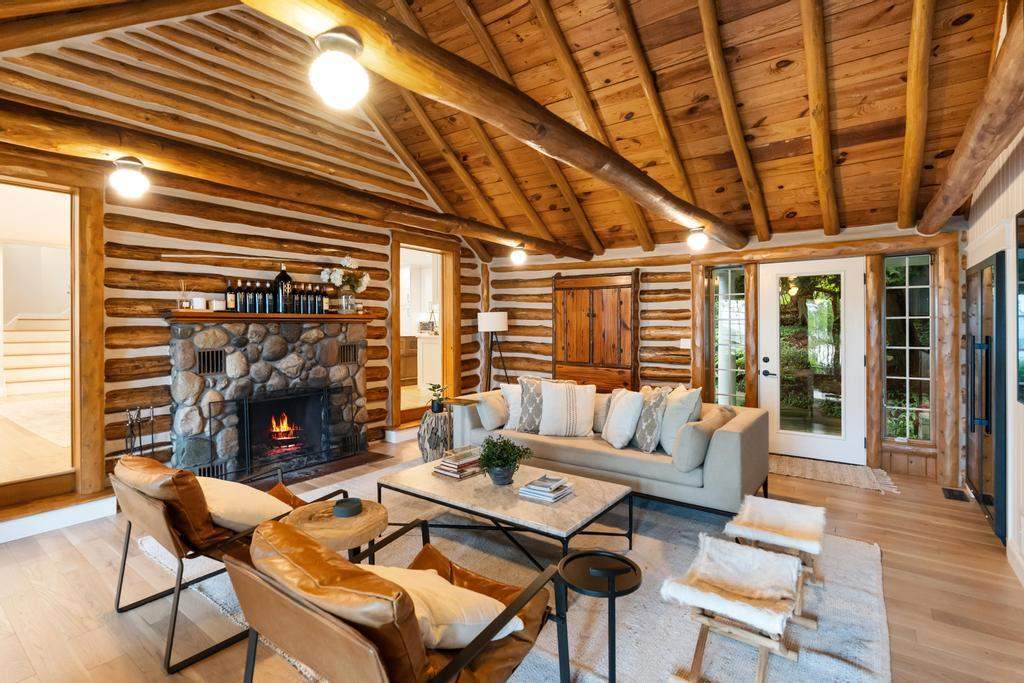 3312 Springwater Beach Road