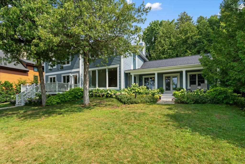 3312 Springwater Beach Road