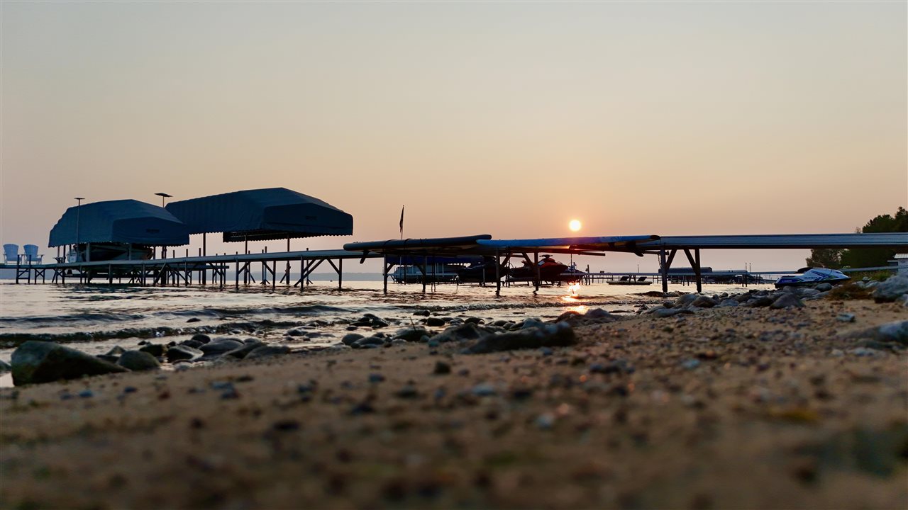 3312 Springwater Beach Road