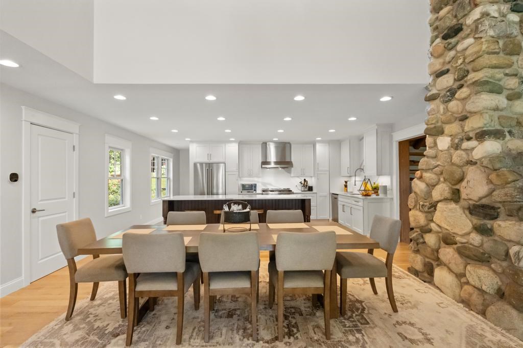 3312 Springwater Beach Road