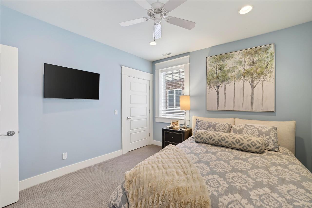 00924 Pointe Drive (pvt) Unit 49