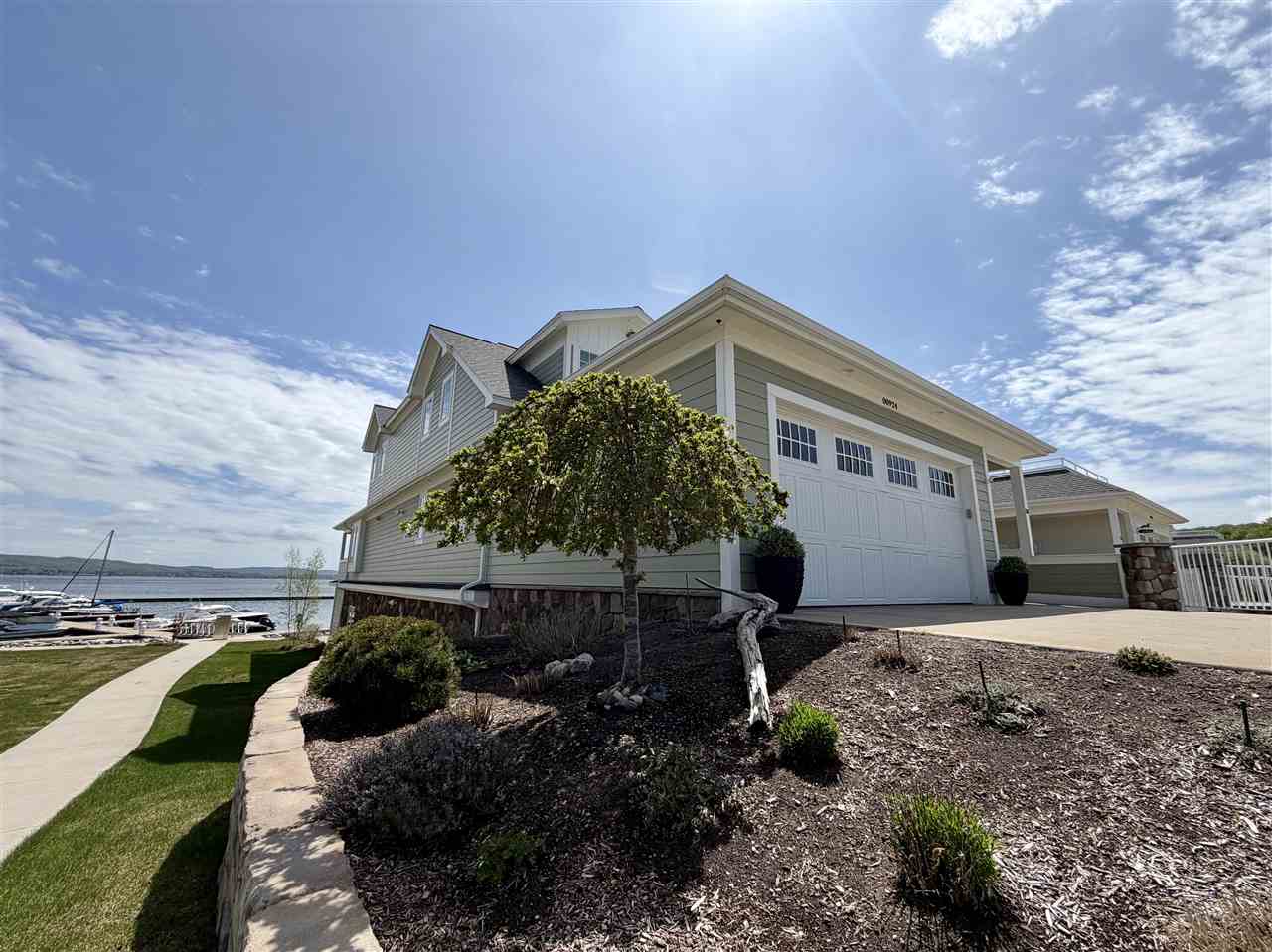 00924 Pointe Drive (pvt) Unit 49