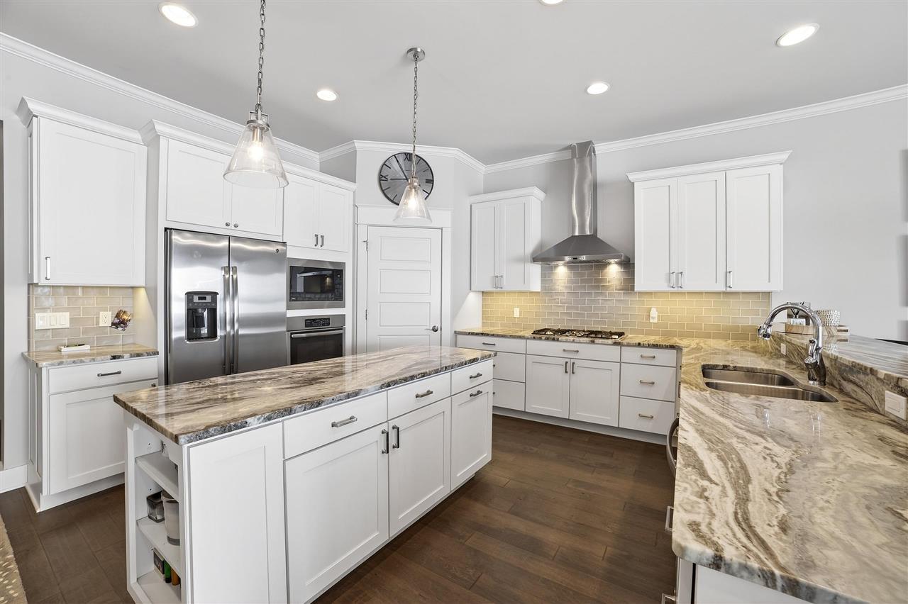 00924 Pointe Drive (pvt) Unit 49