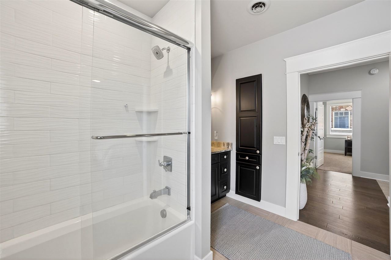 00924 Pointe Drive (pvt) Unit 49