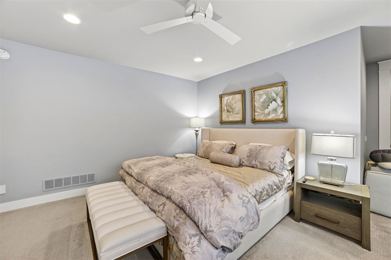 00924 Pointe Drive (pvt) Unit 49