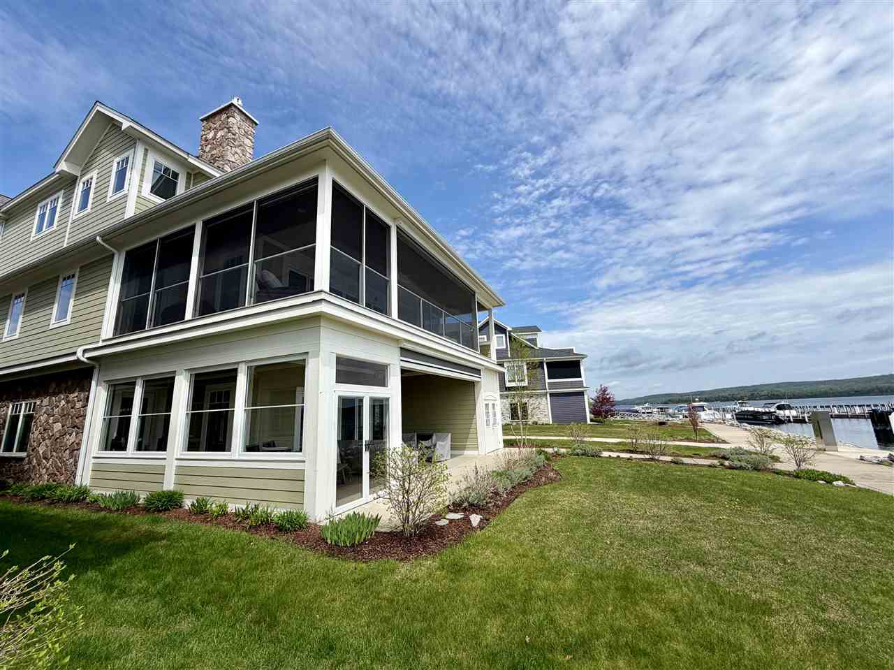 00924 Pointe Drive (pvt) Unit 49