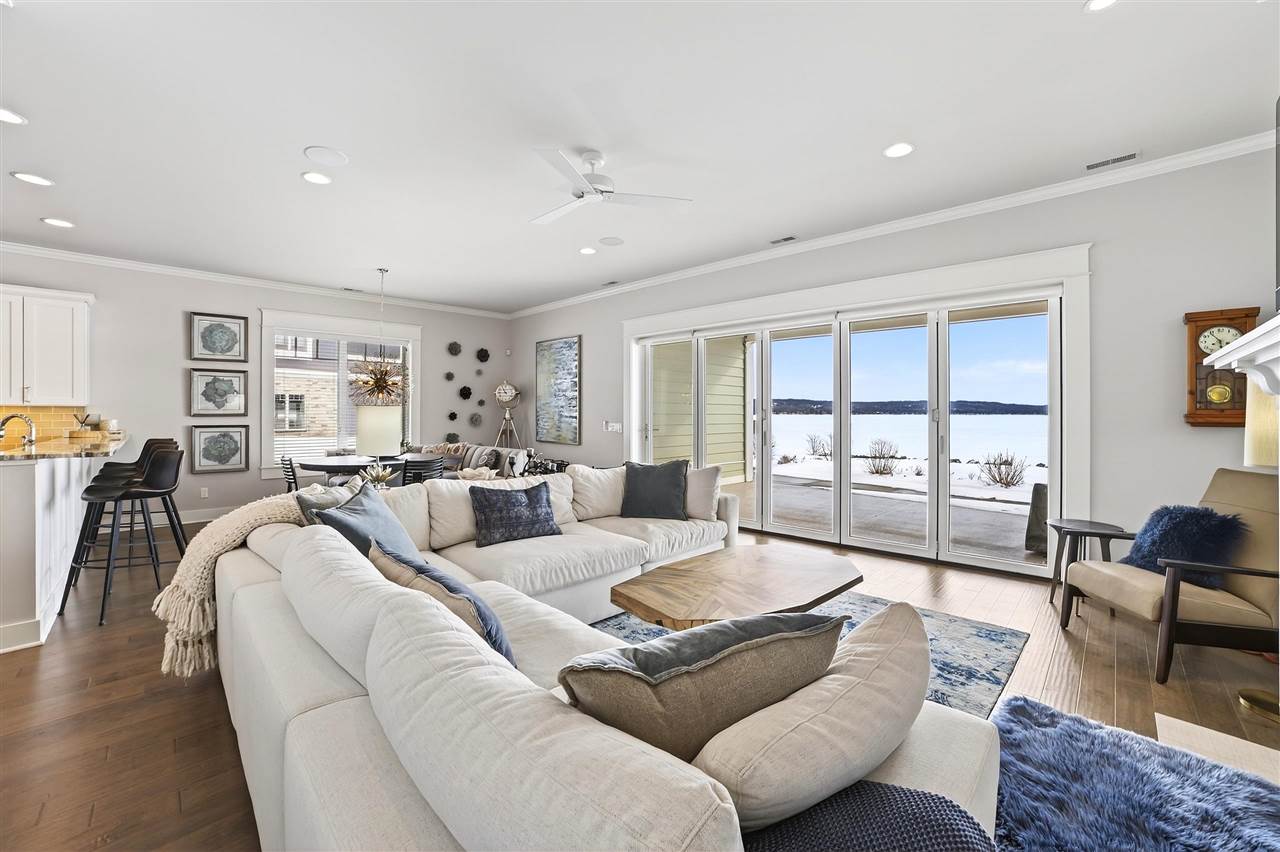 00924 Pointe Drive (pvt) Unit 49