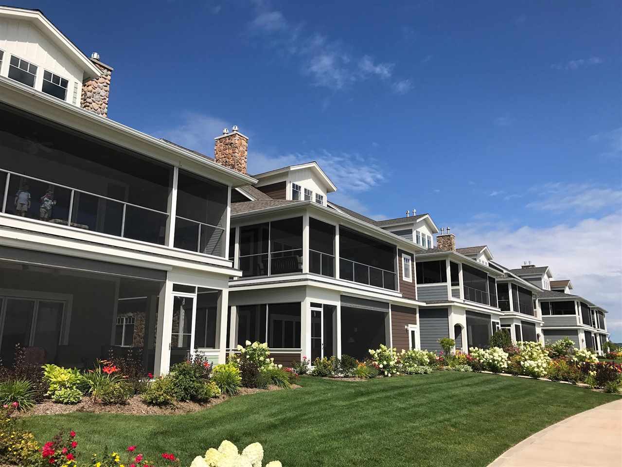 00924 Pointe Drive (pvt) Unit 49