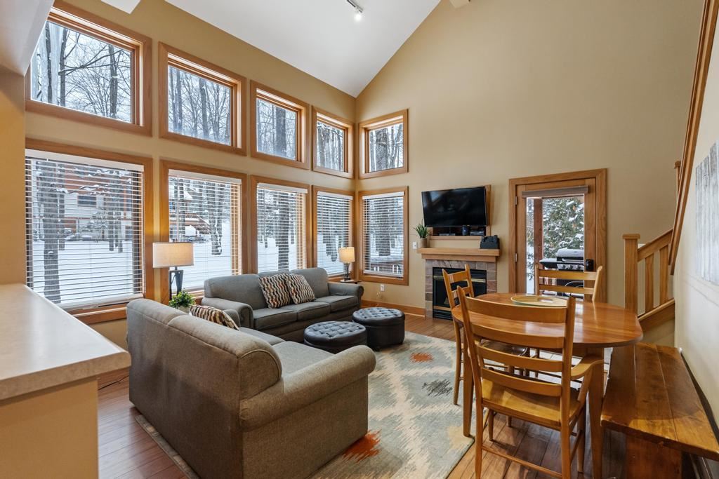 2136 Deerview Drive Unit: 62