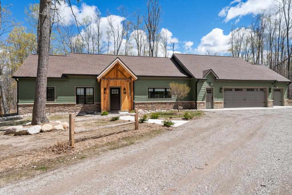 895 High Pines Trail