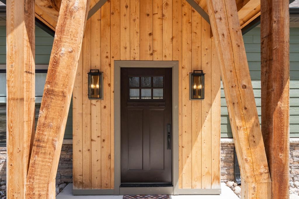 895 High Pines Trail