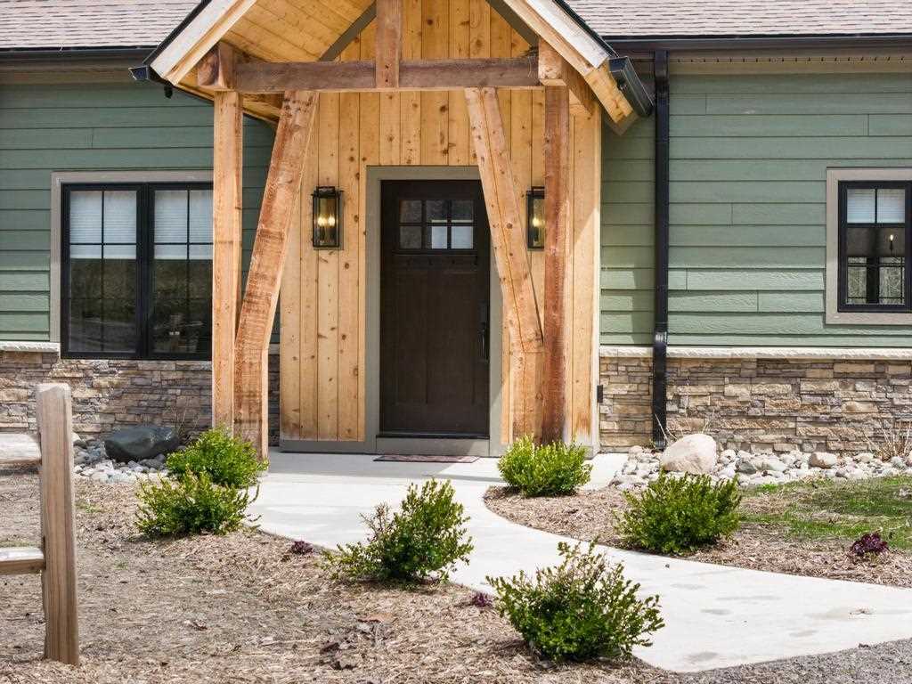 895 High Pines Trail