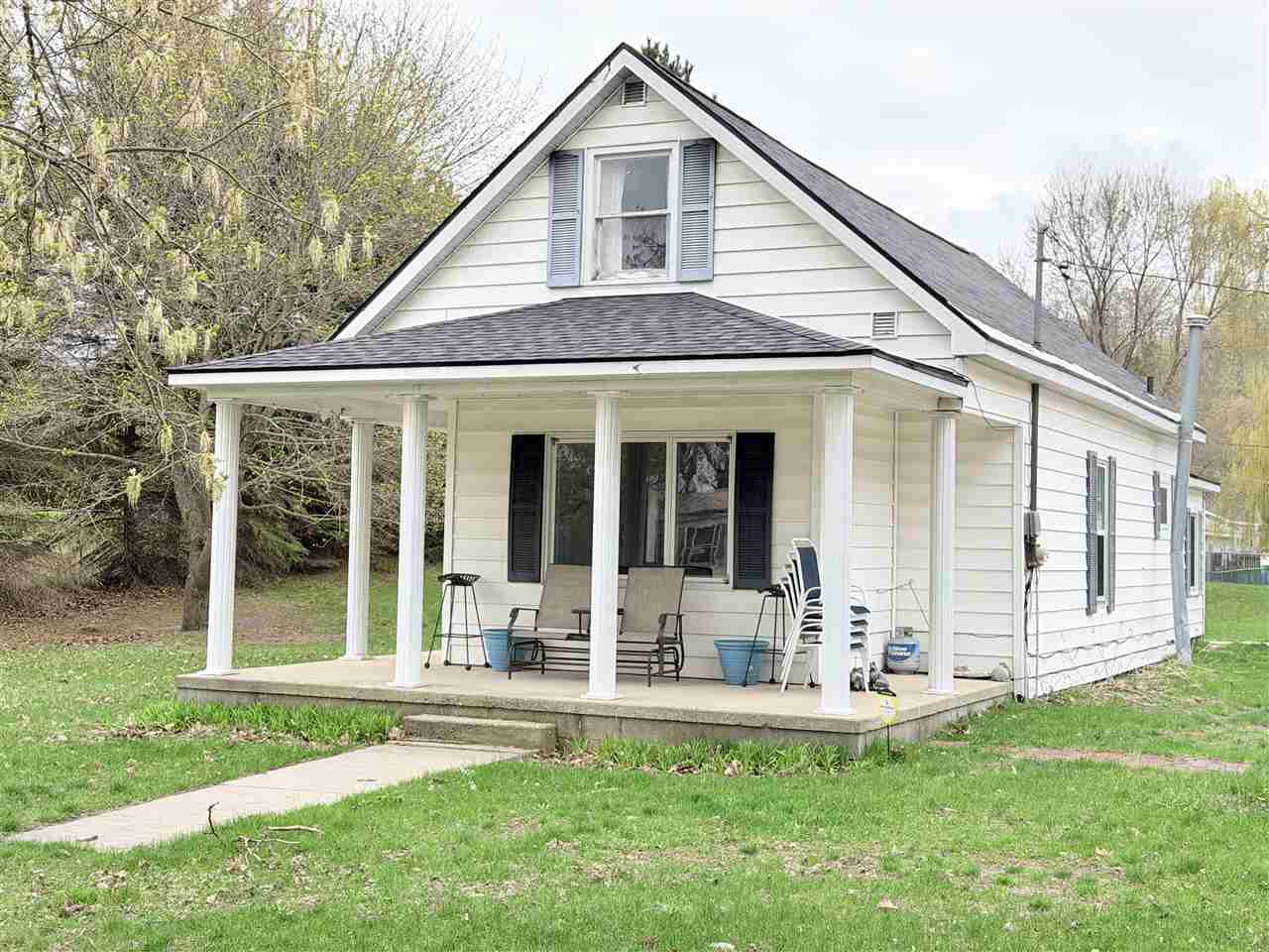 121 W Division Street