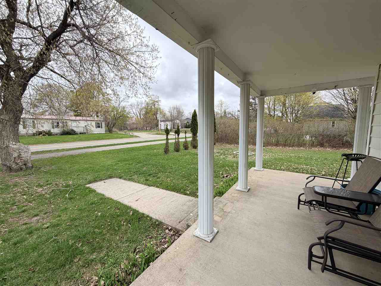 121 W Division Street
