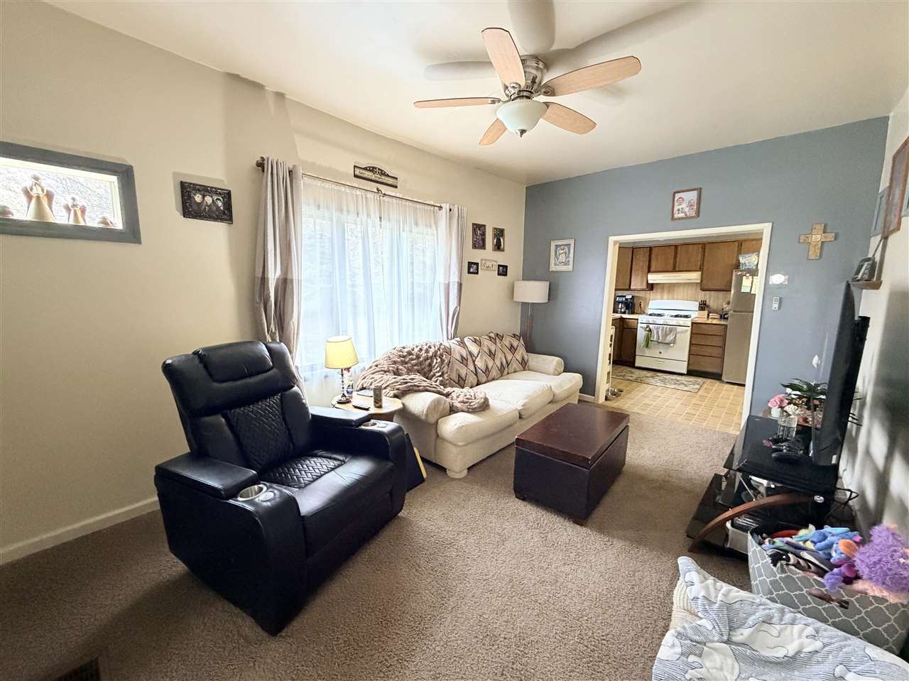 121 W Division Street