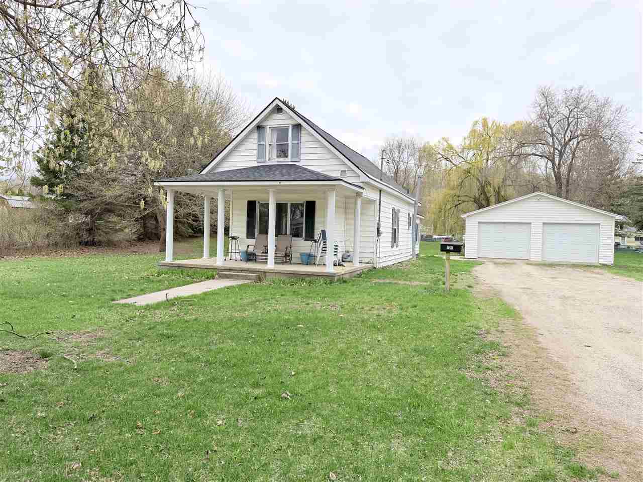 121 W Division Street