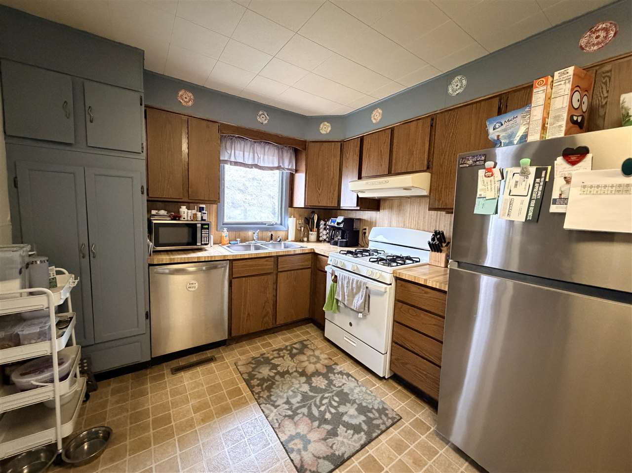 121 W Division Street