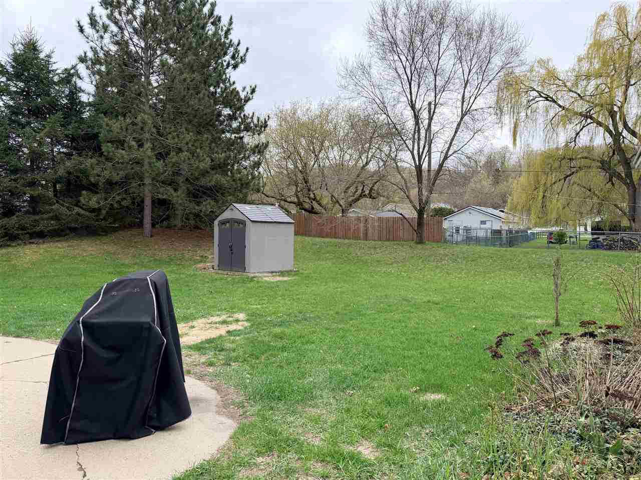121 W Division Street