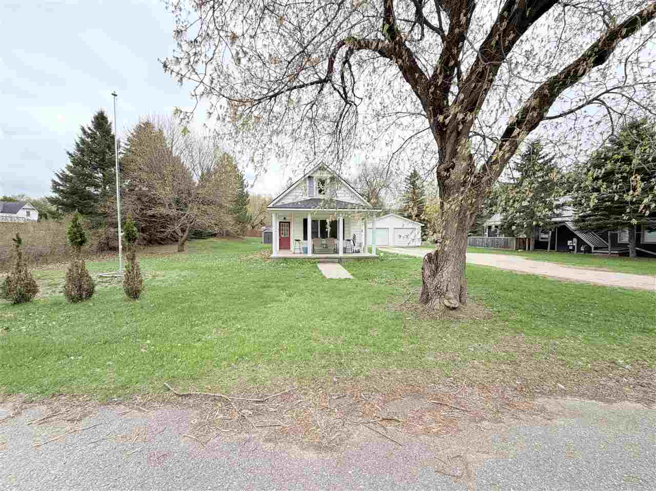 121 W Division Street