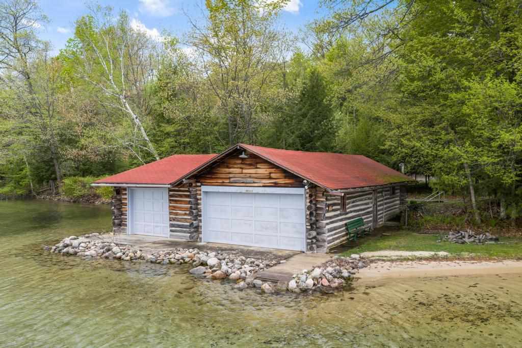 353 E Shadow Trails Road