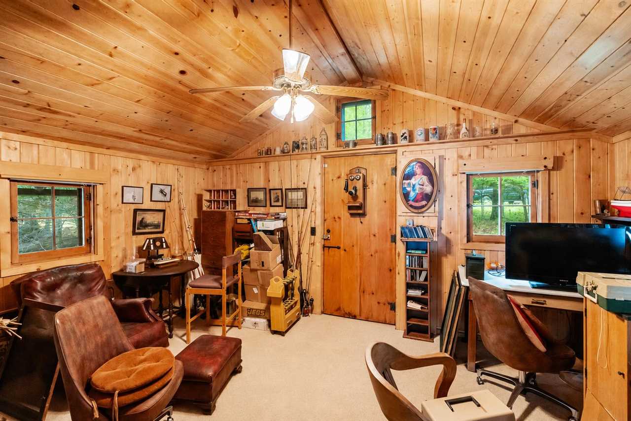 353 E Shadow Trails Road