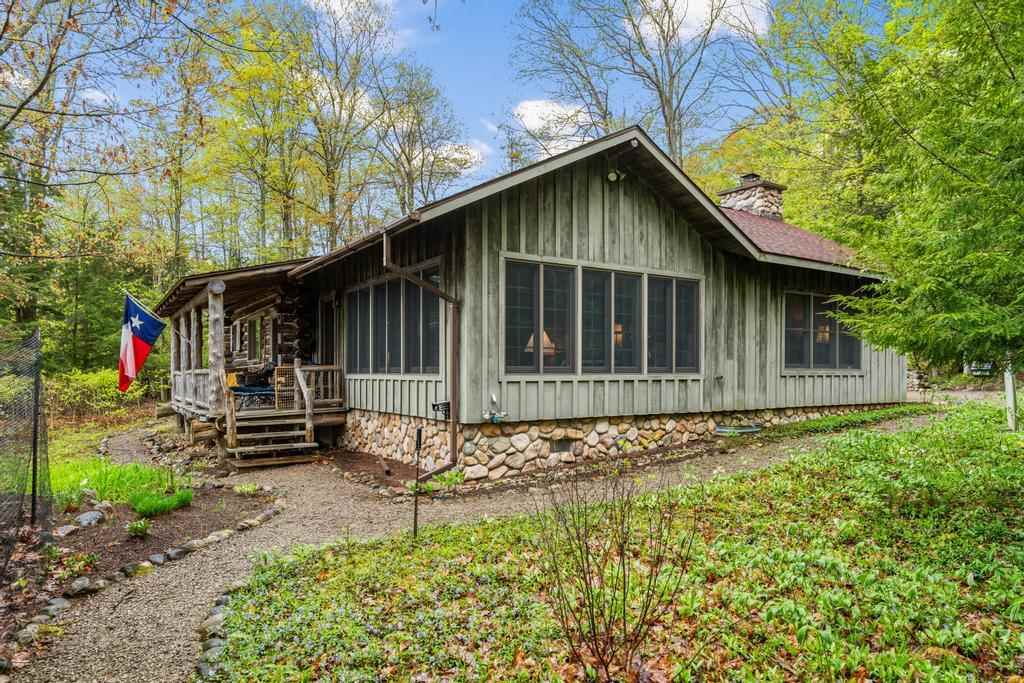 353 E Shadow Trails Road