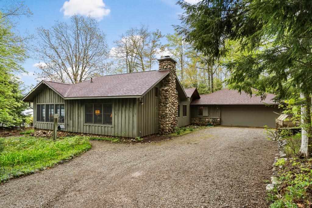 353 E Shadow Trails Road