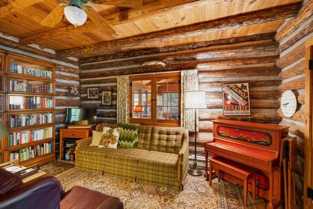 353 E Shadow Trails Road
