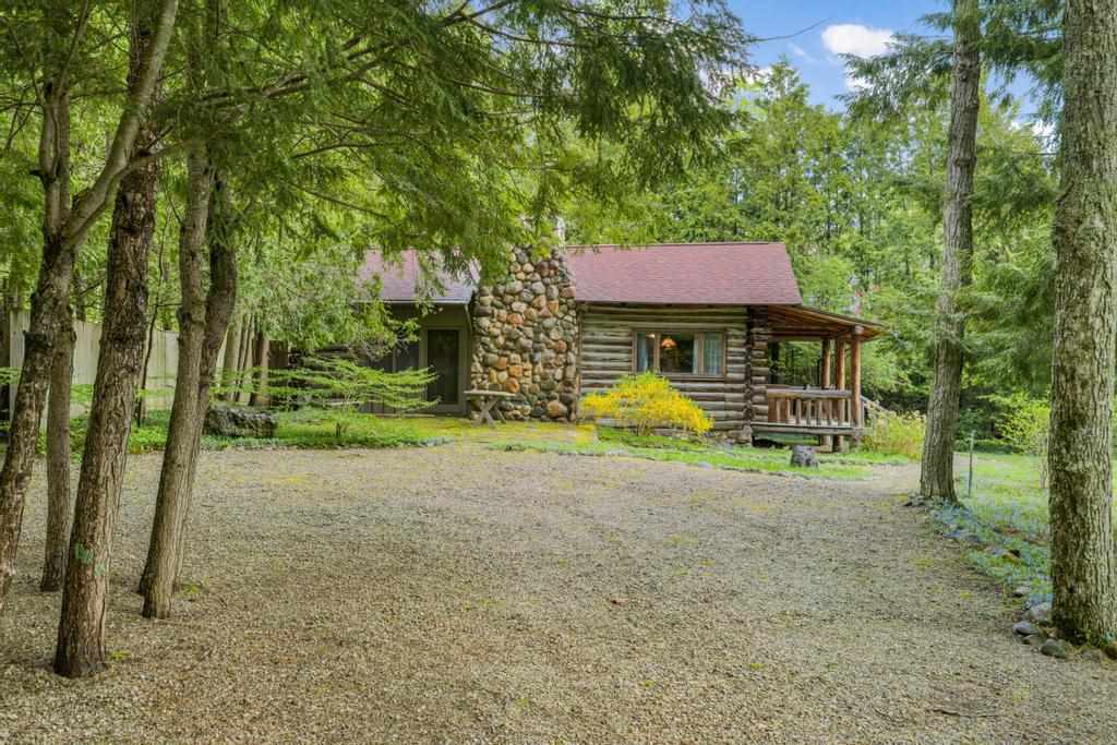325 E Shadow Trails Road