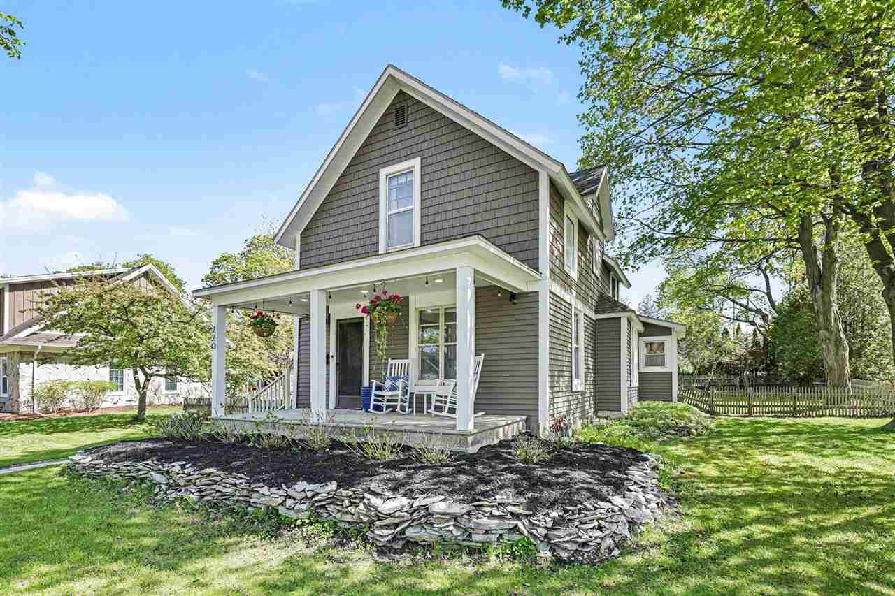 220 W Hurlbut Avenue