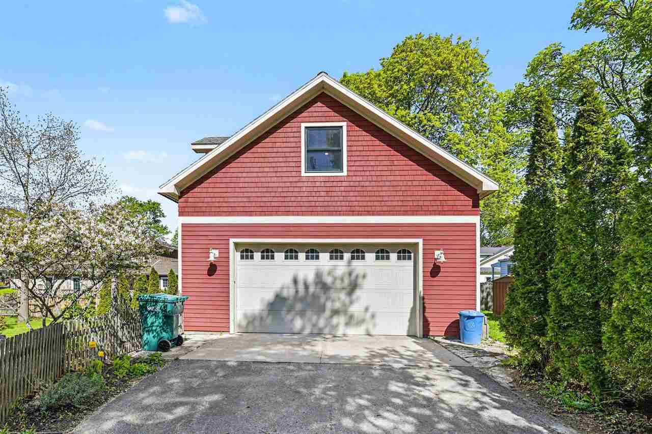 220 W Hurlbut Avenue