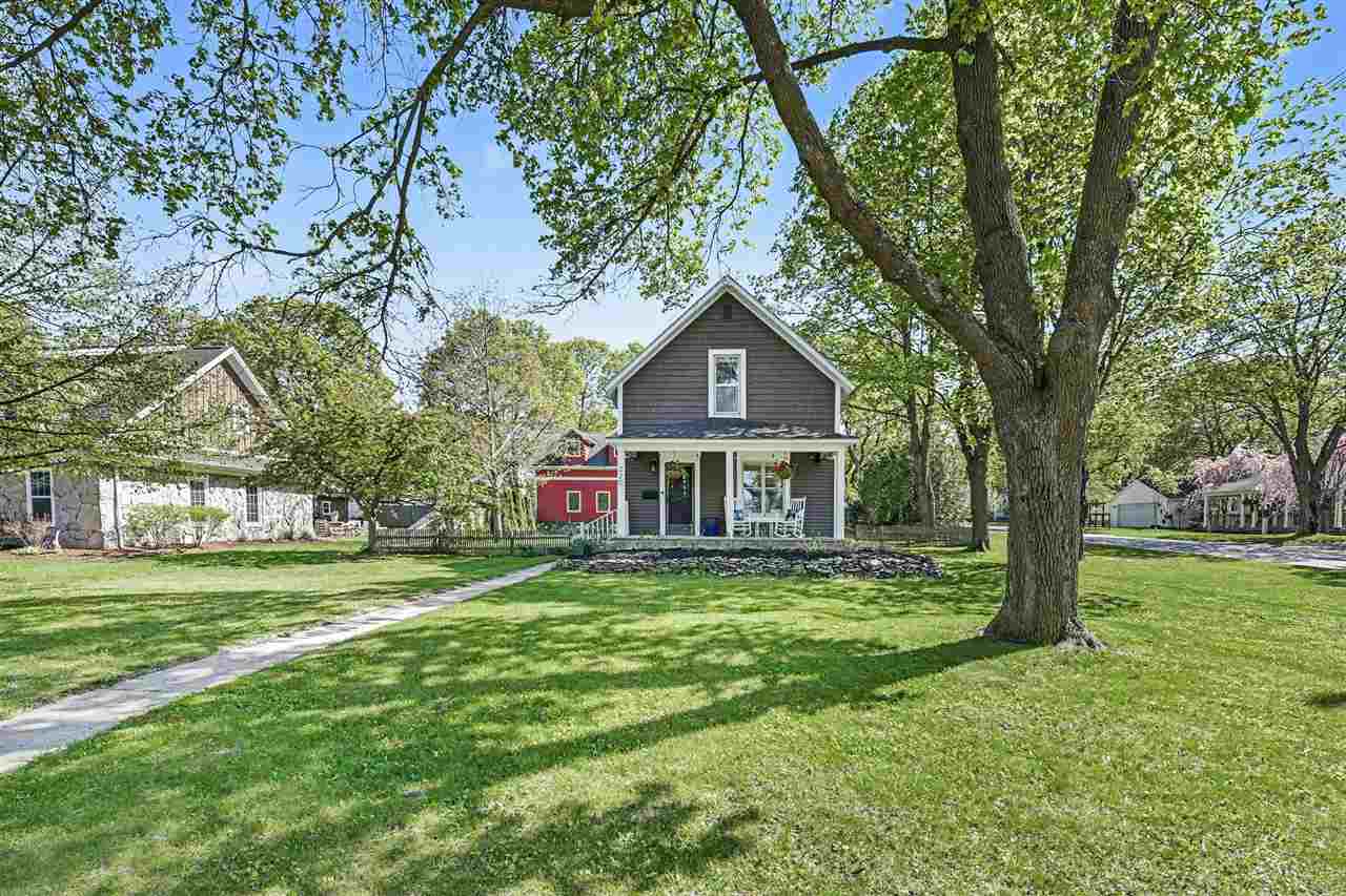 220 W Hurlbut Avenue