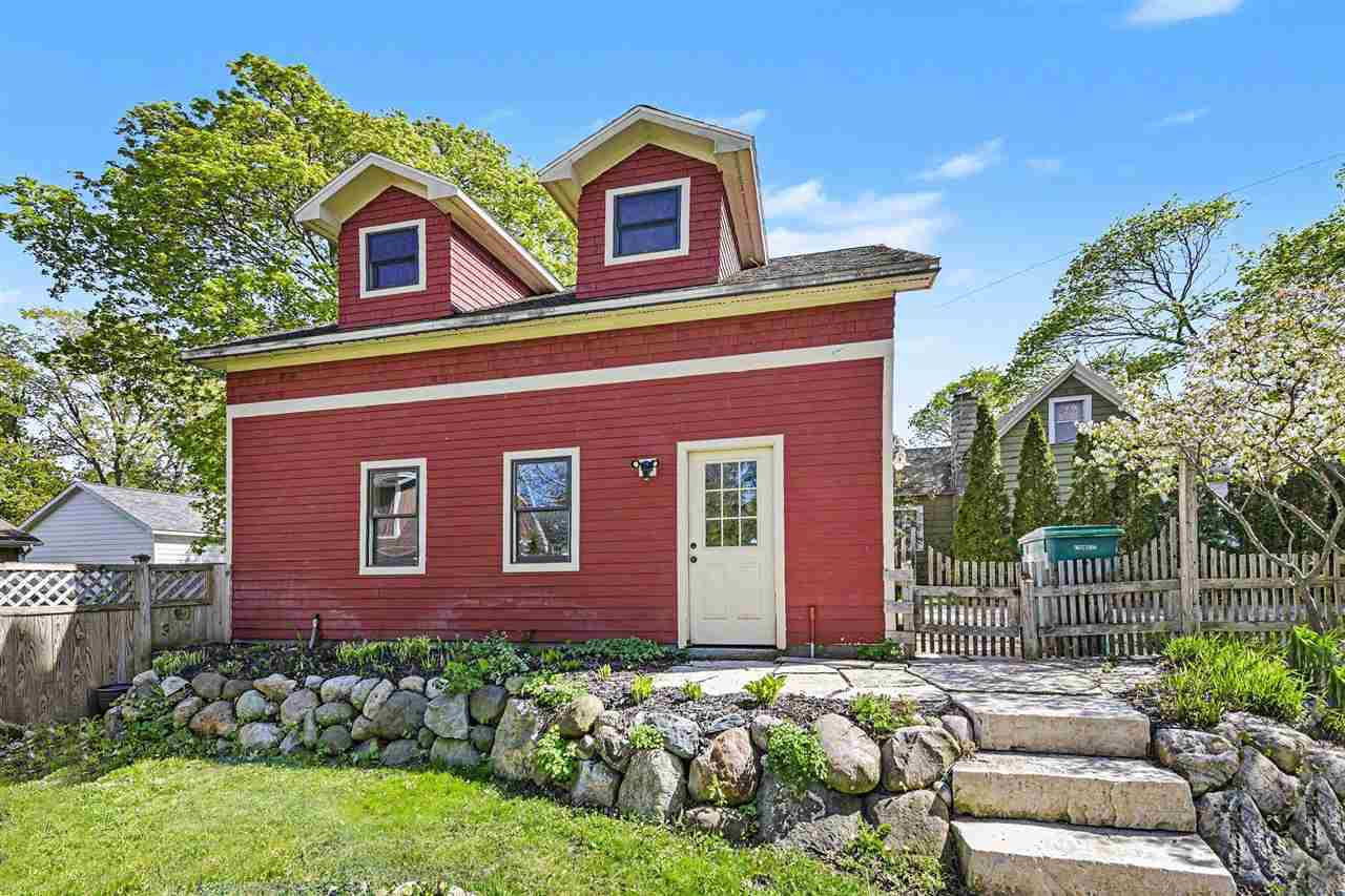 220 W Hurlbut Avenue