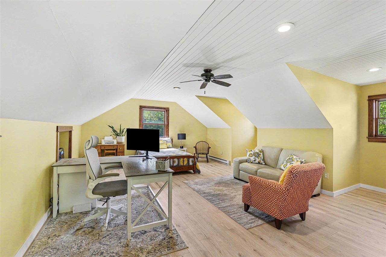 220 W Hurlbut Avenue