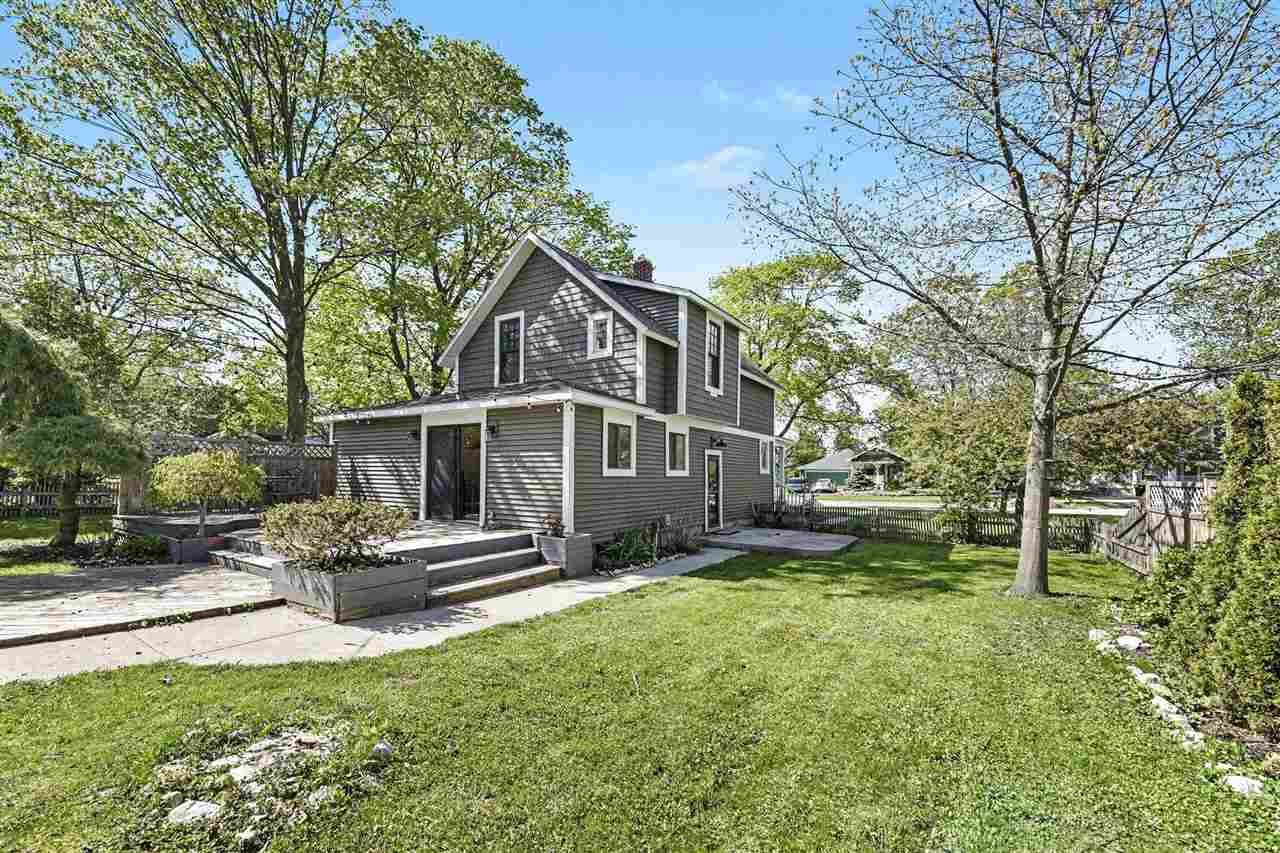 220 W Hurlbut Avenue