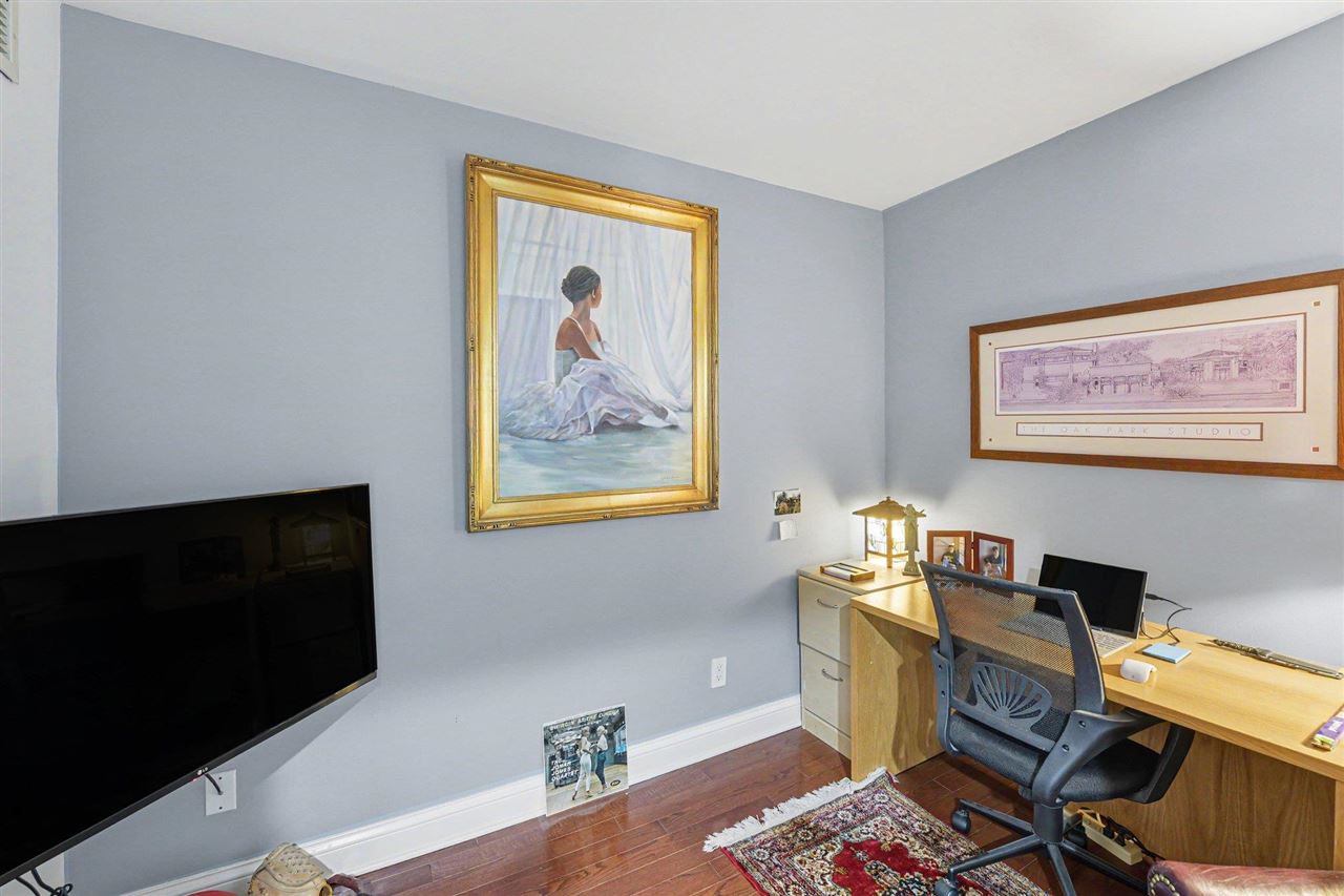 301 Michigan Avenue Unit: #8