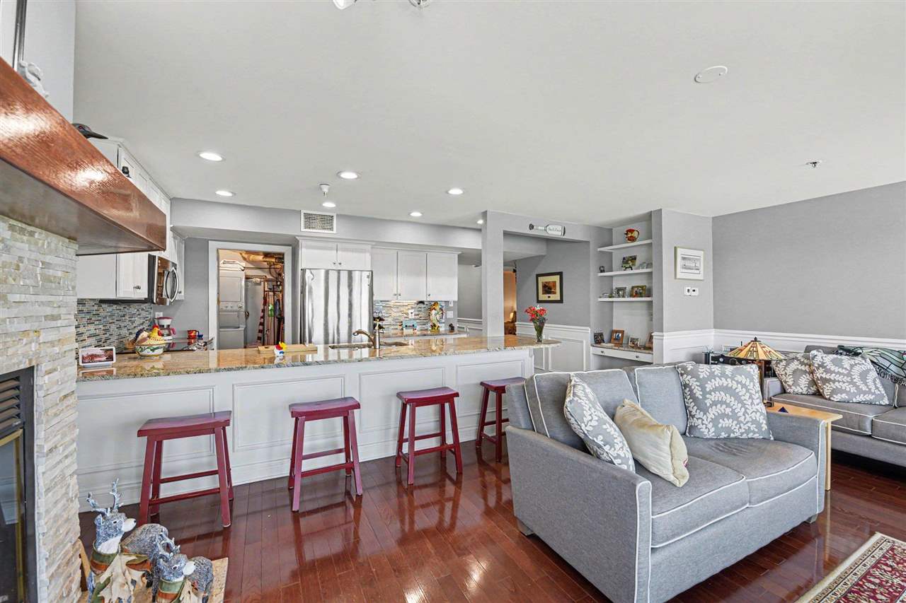 301 Michigan Avenue Unit: #8