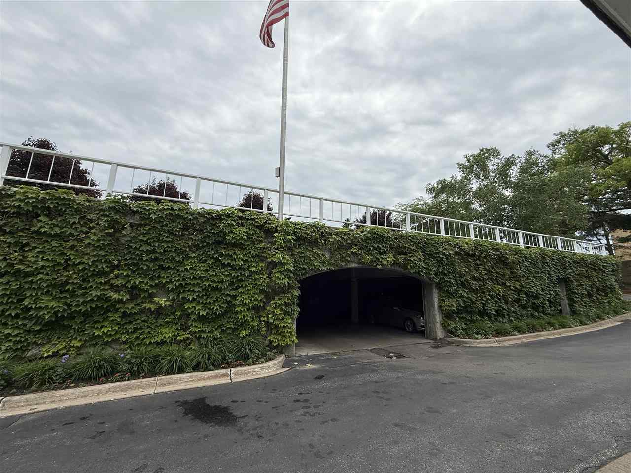 301 Michigan Avenue Unit: #8