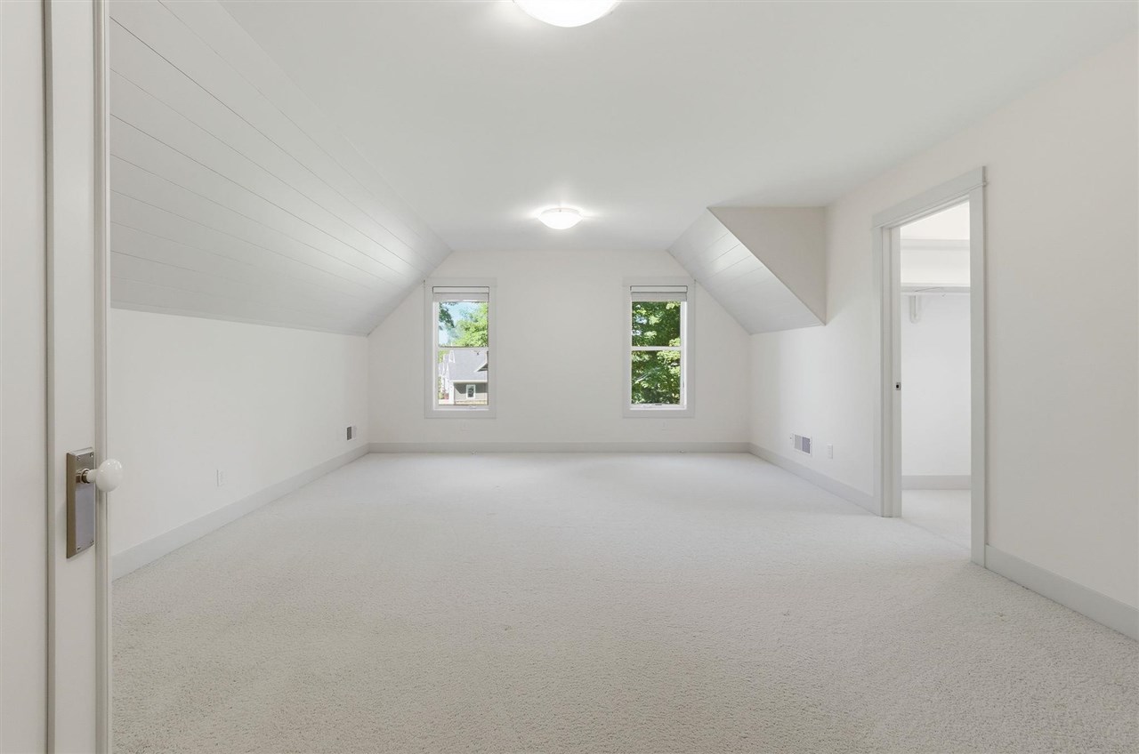 11705 N Stonebridge Drive