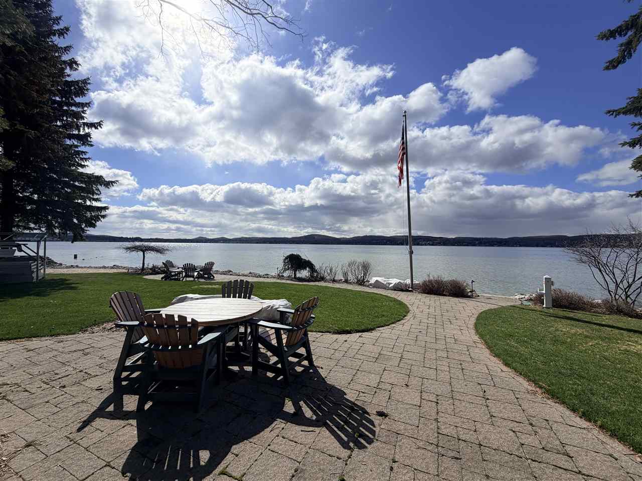 647 Woodland Drive